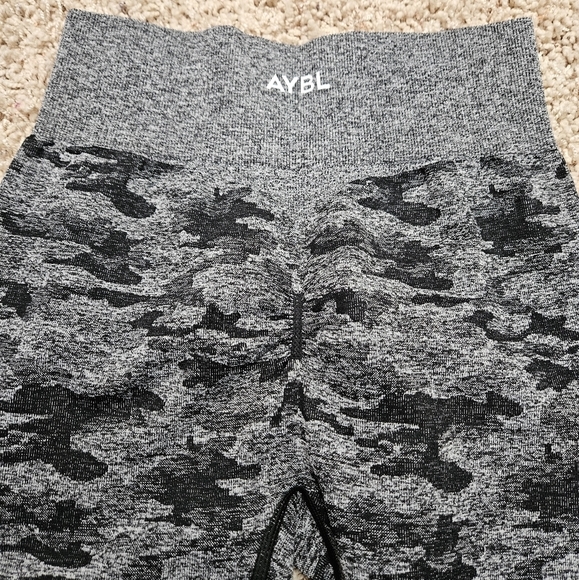 NWT AYBL Evolve Camo Seamless Leggings - medium - Picture 7 of 13